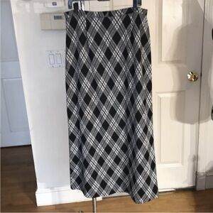 QUEEN CASUALS XL black & white plaid maxi skirt 40"long pull on stretch